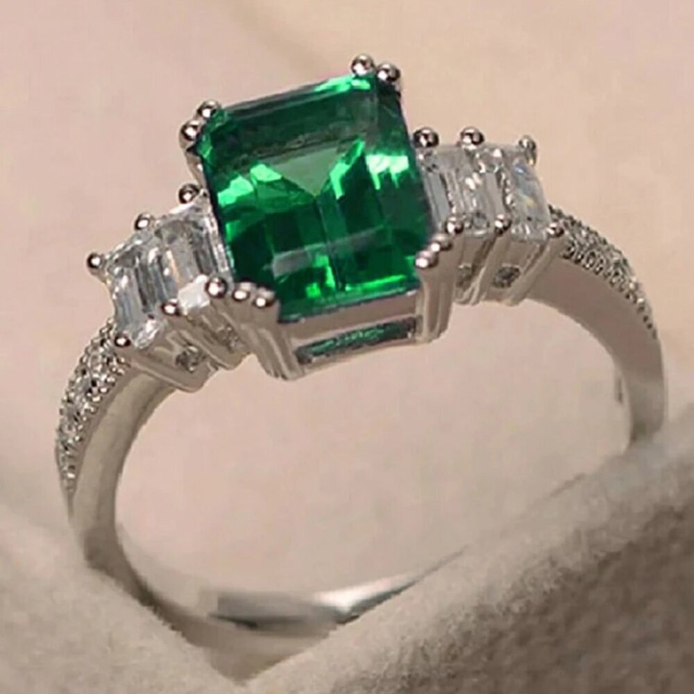Elegant green  and Silver Women's Ring - Picture 2 of 4